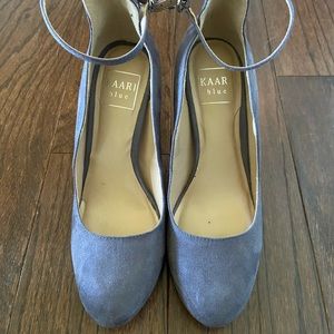 Kaari Blue heels